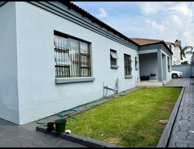 5 BEDROOM HOUSE FOR SALE IN CHANTELLE